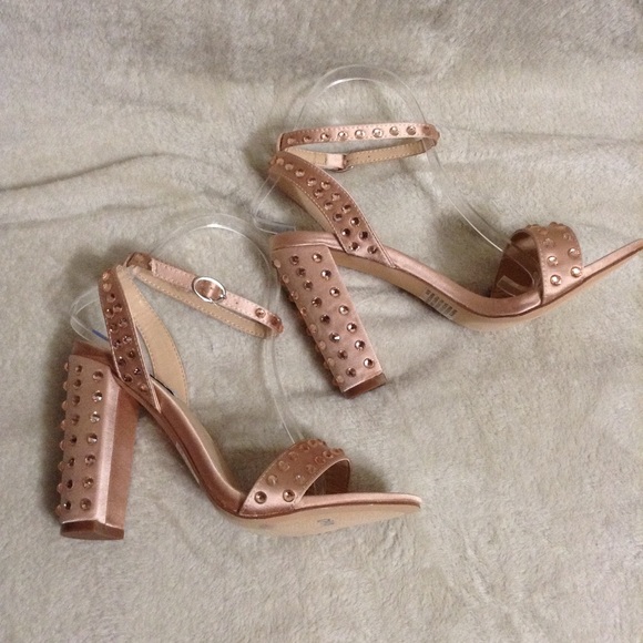 Steve Madden Blush Sandals Rose Gold Studs - Picture 2 of 8
